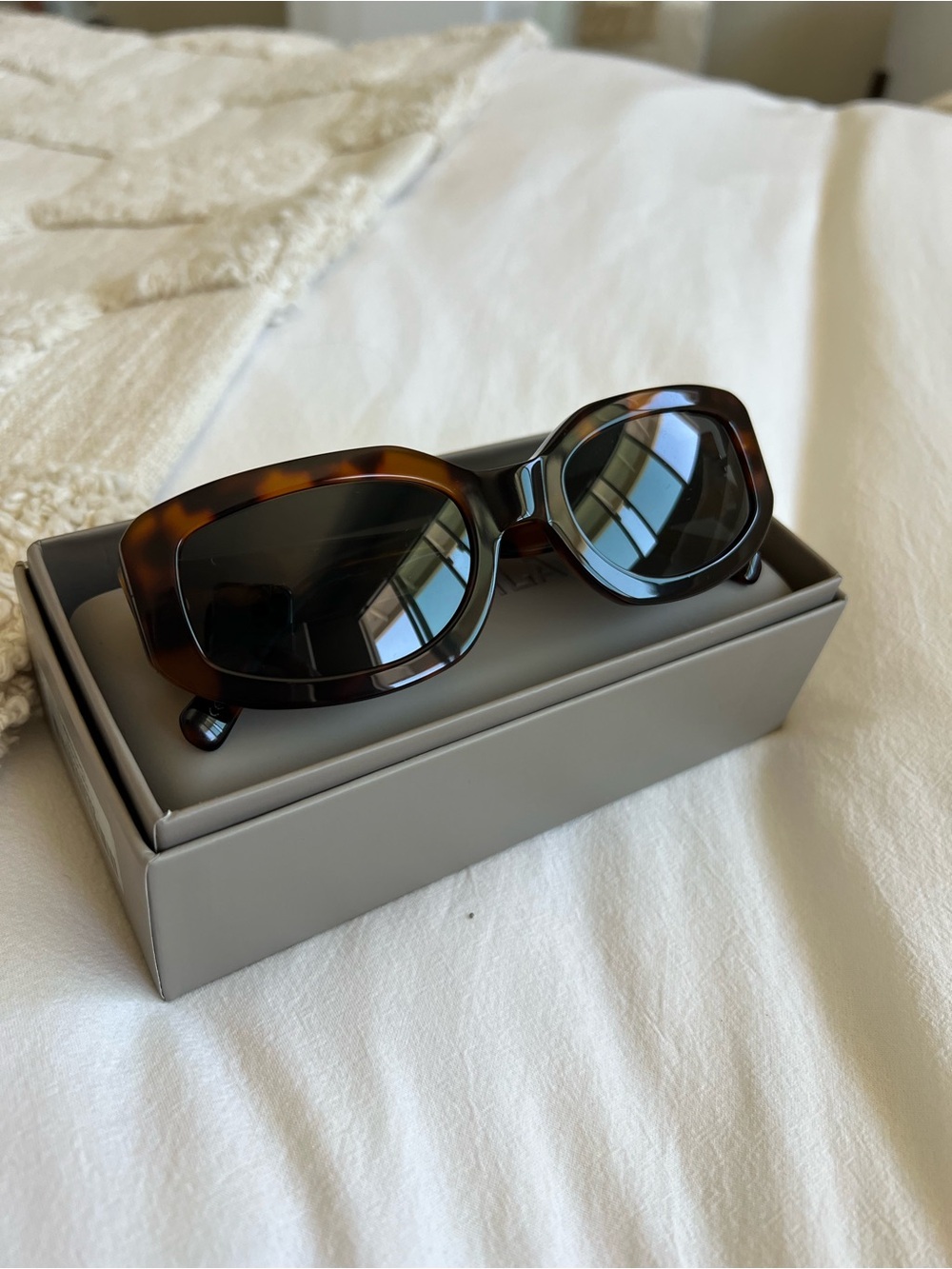 VEHLA Indi Tortoiseshell Square Sunglasses in Tort/Smoke - Picture 3 of 9